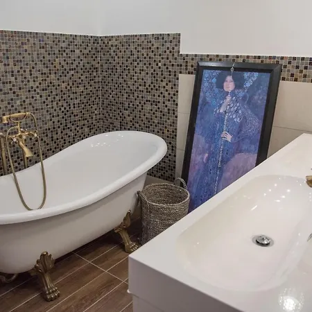 Anita 기에네스디아스